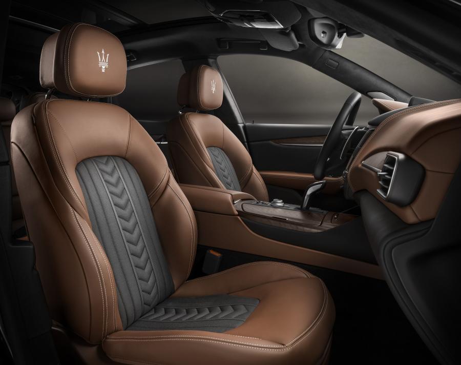 Интерьер Maserati Levante S Q4 GranLusso 2018 года  (фото 48 из 66)